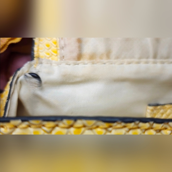 VIntage Guess Yellow Snakeskin Satchel/Shoulder Bag With A G Buckle - Picture 16 of 16